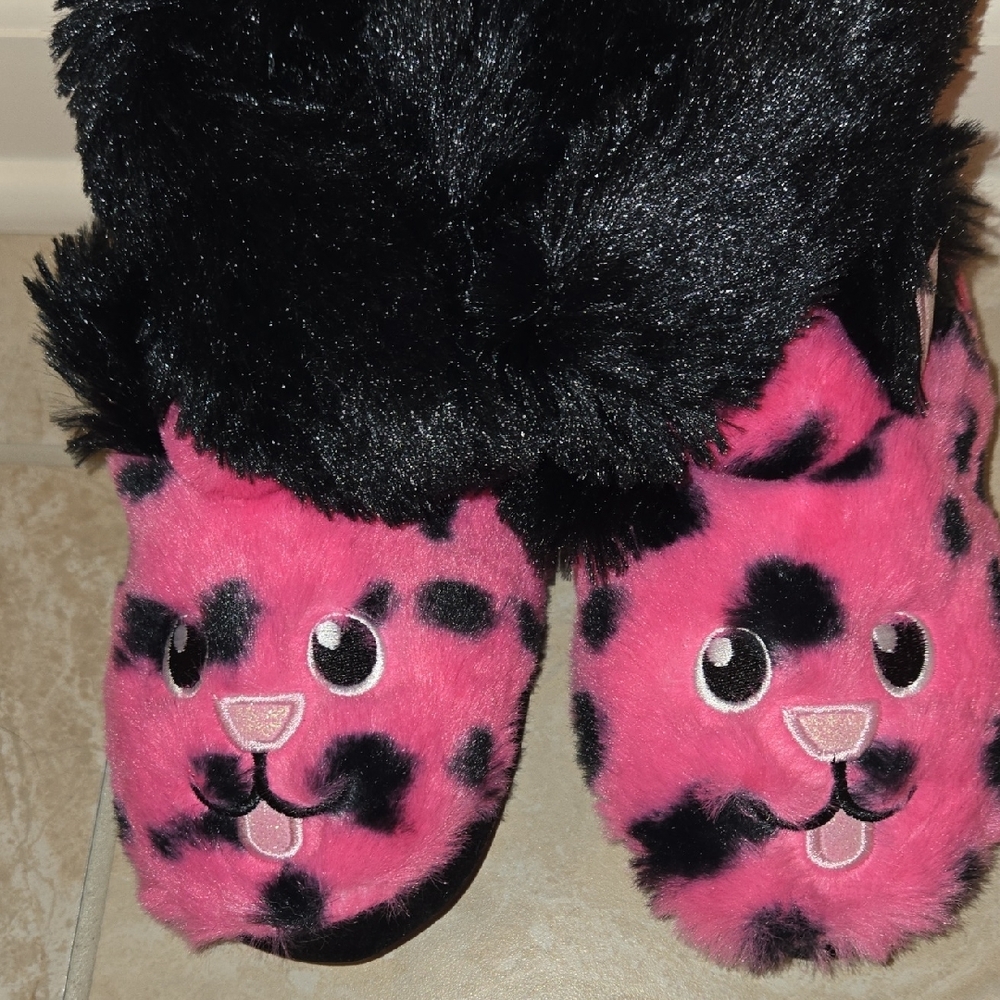 Muk Luks Kids Slippers in Pink and Black (Medium 12-13)